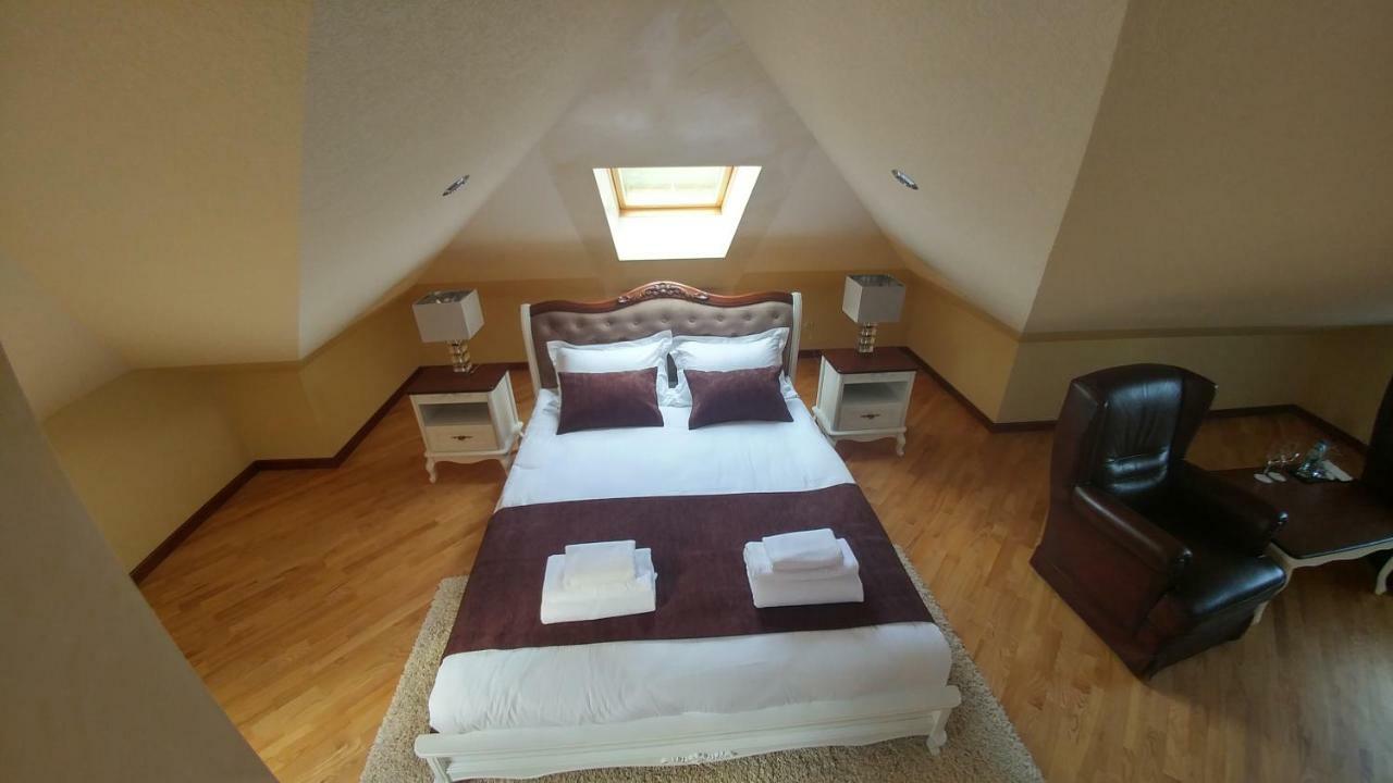 Hotel Meridian Brody ภายนอก รูปภาพ
