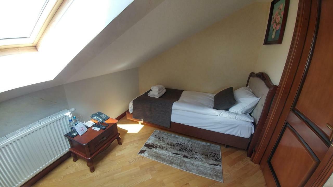 Hotel Meridian Brody ภายนอก รูปภาพ